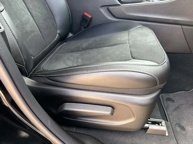 New 2025 Black Jeep Altitude X image 27