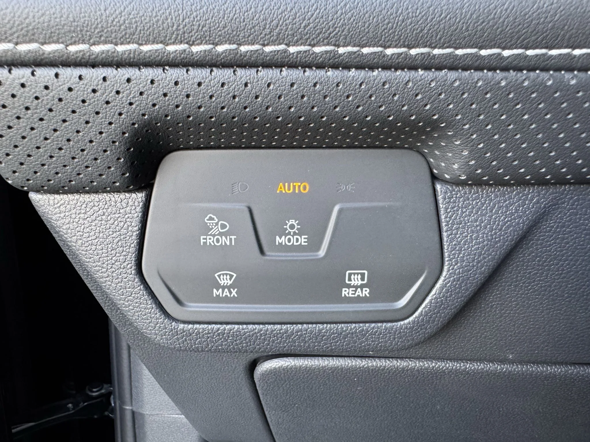 New 2026 Deep Black Pearl Volkswagen 2.0T SEL image 29