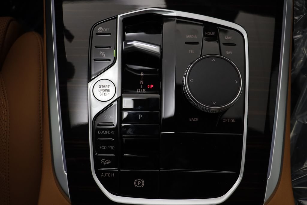 New 2026 Mineral White Metallic BMW xDrive40i image 13
