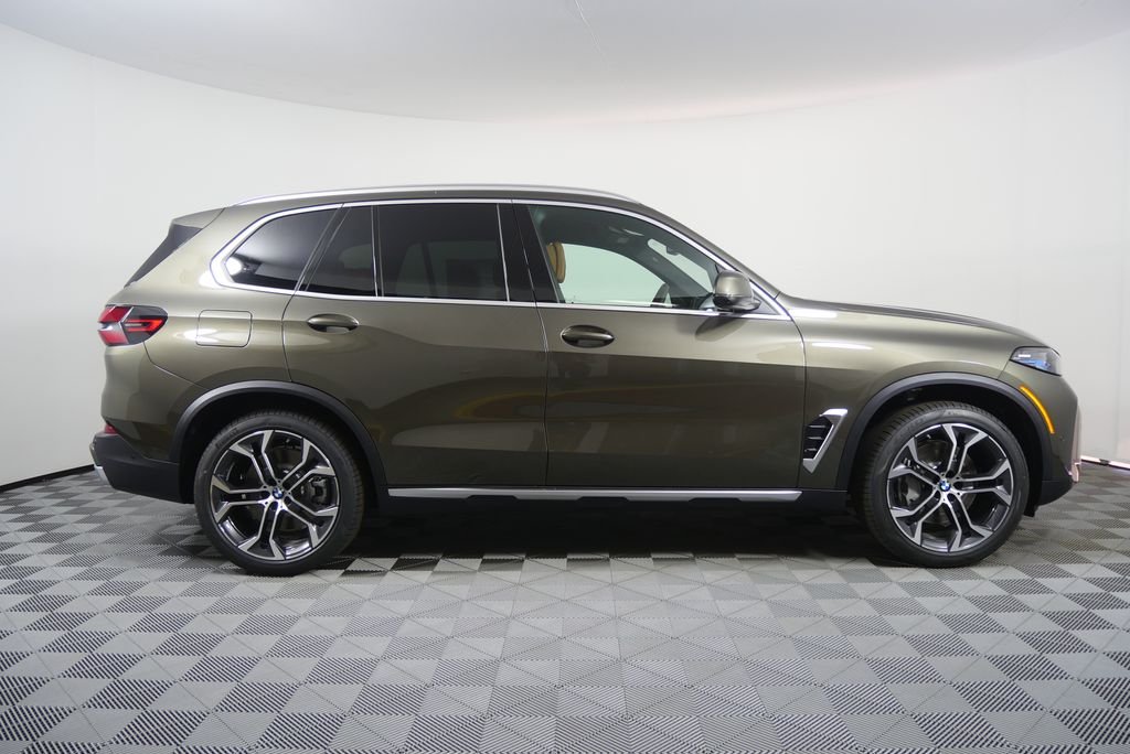 New 2026 Manhattan Green Metallic BMW xDrive50e image 2