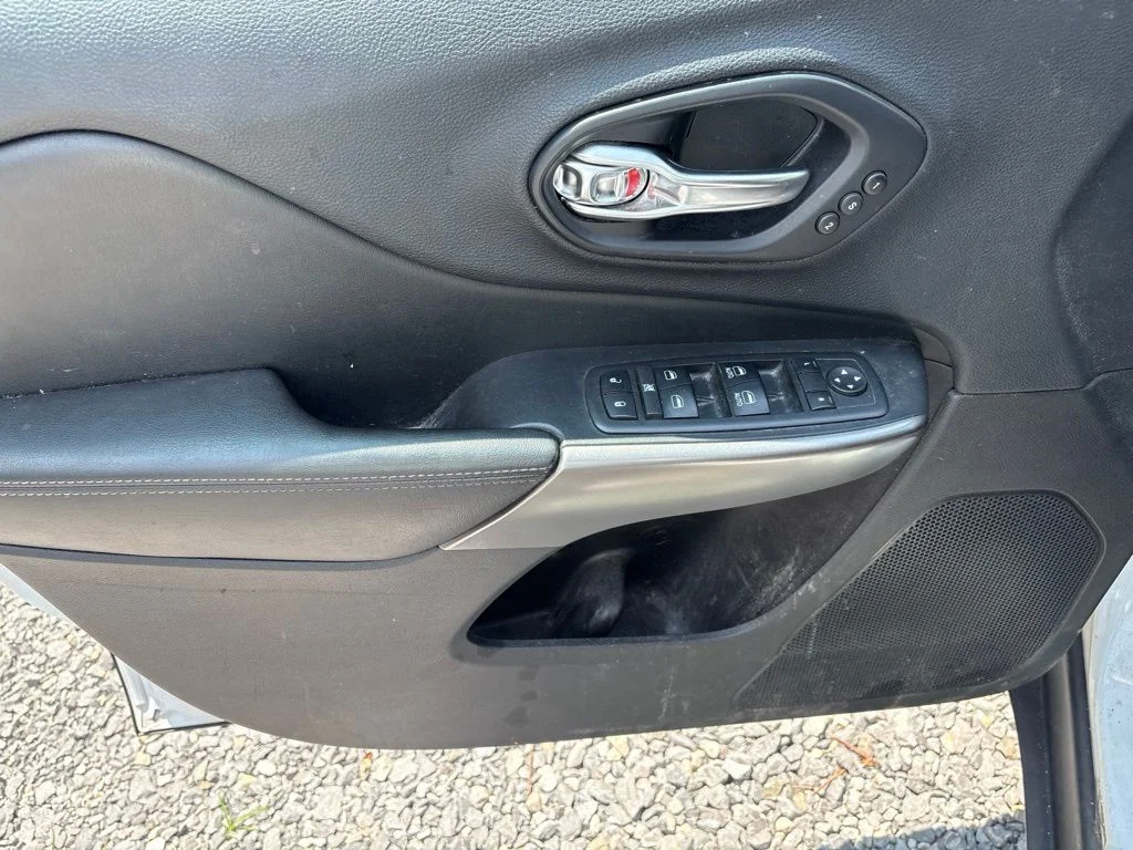 Used 2019 White Jeep Limited image 10