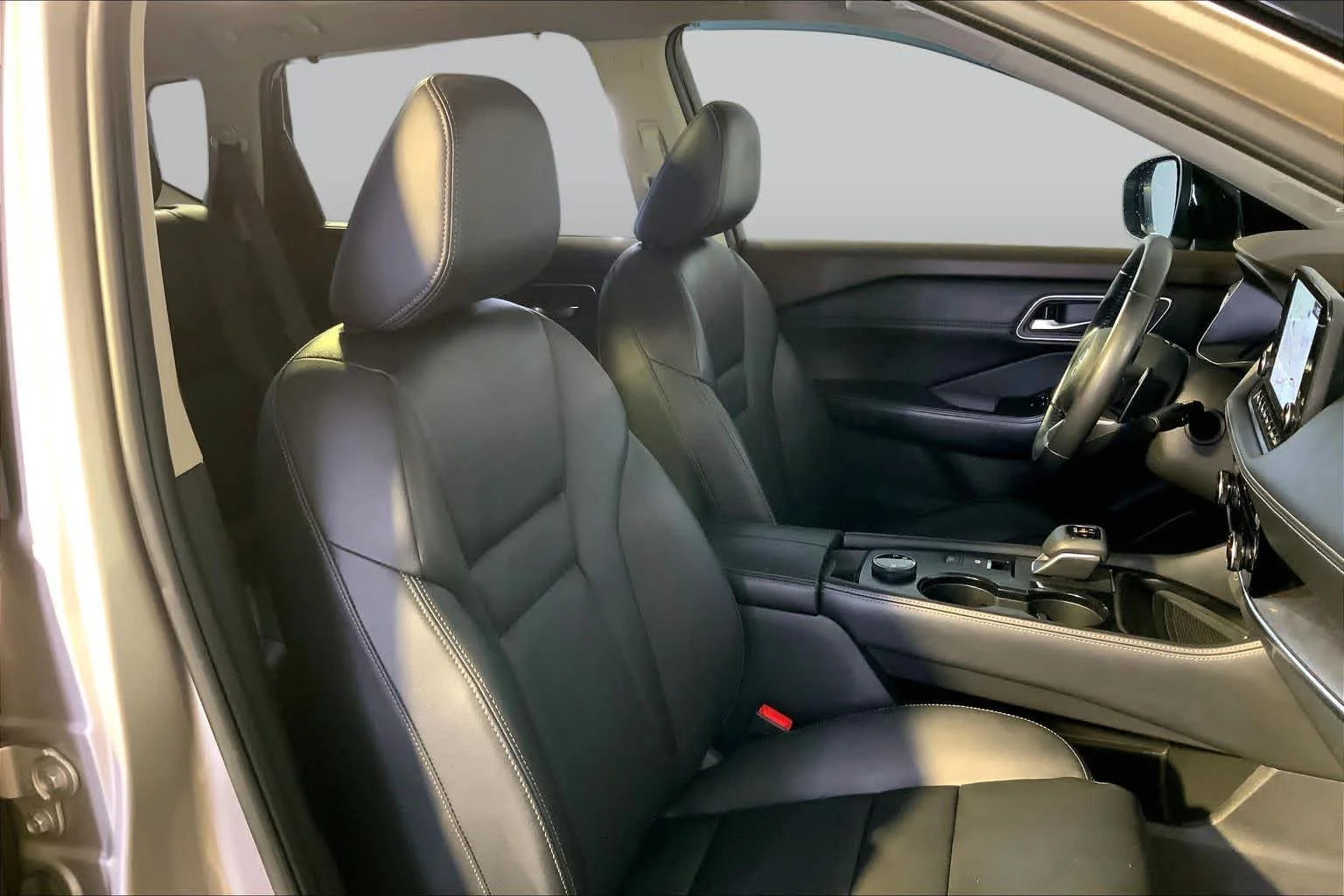 Used 2021 Champagne Silver Metallic/Super Black Nissan SL image 8