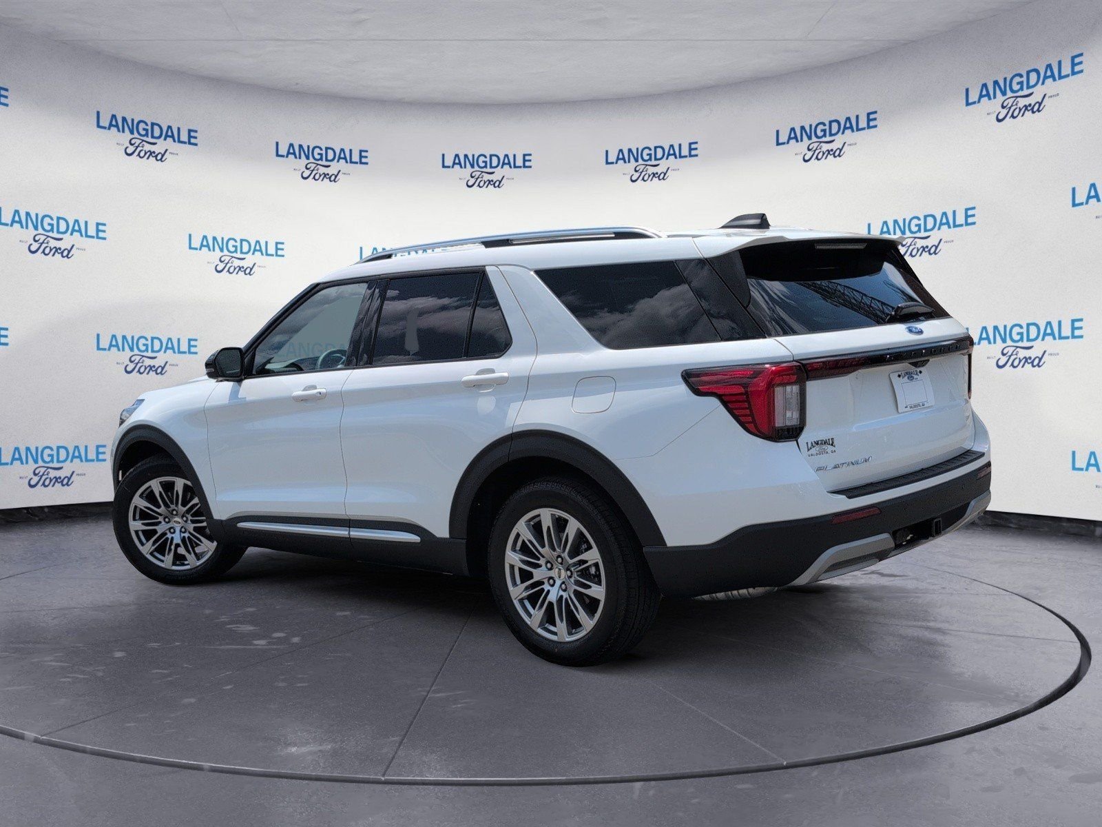 New 2026 Star White Metallic Tri-Coat Ford Platinum image 9