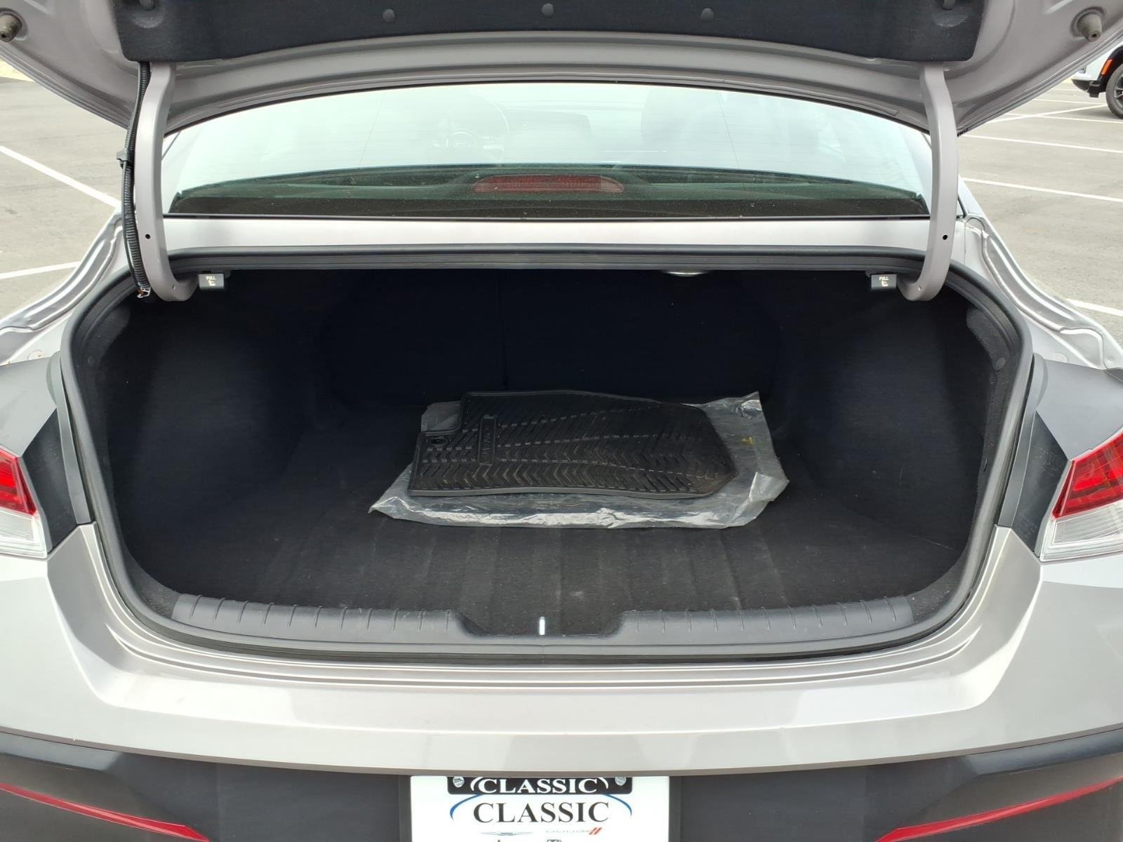 Used 2025 Fluid Metal Hyundai Limited image 33