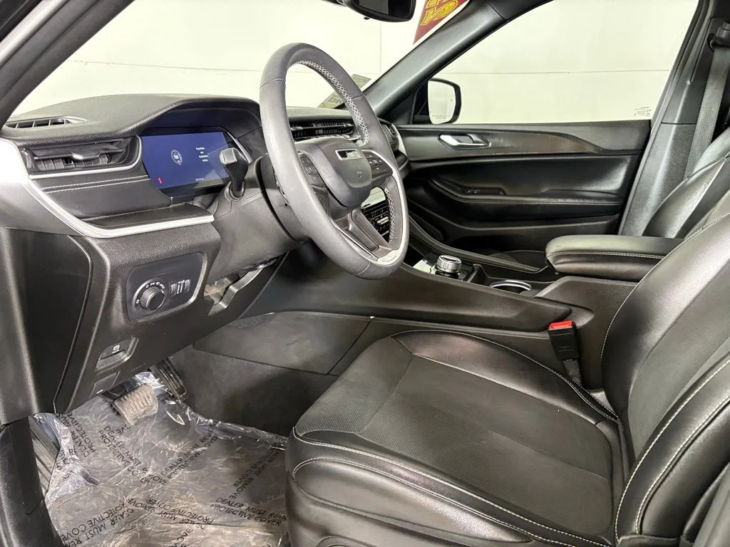 Used 2023 Black Jeep Altitude image 22