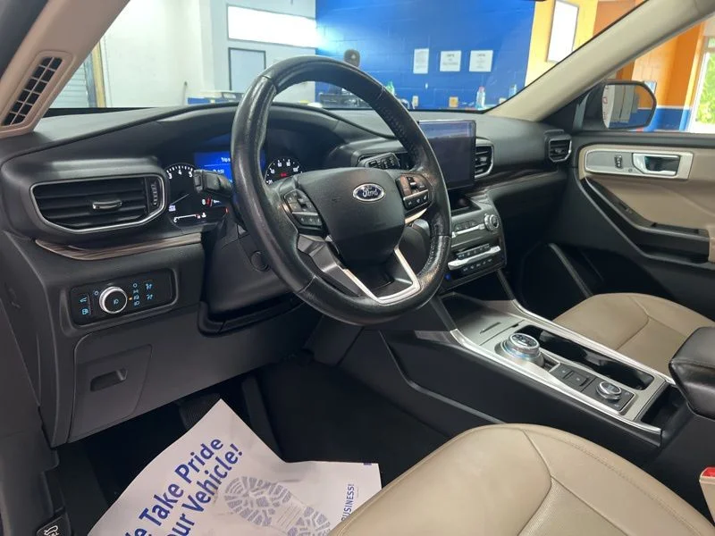 Used 2020 White Ford Limited image 20