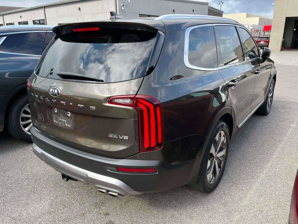 Used 2021 Green Kia EX image 2