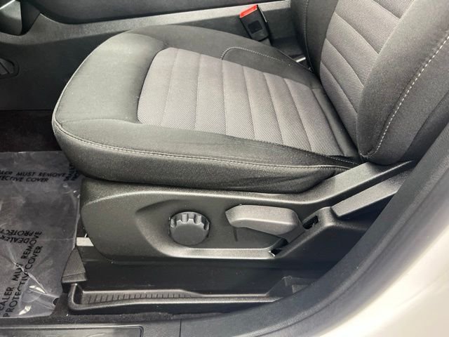 Used 2022 White Ford SE image 14
