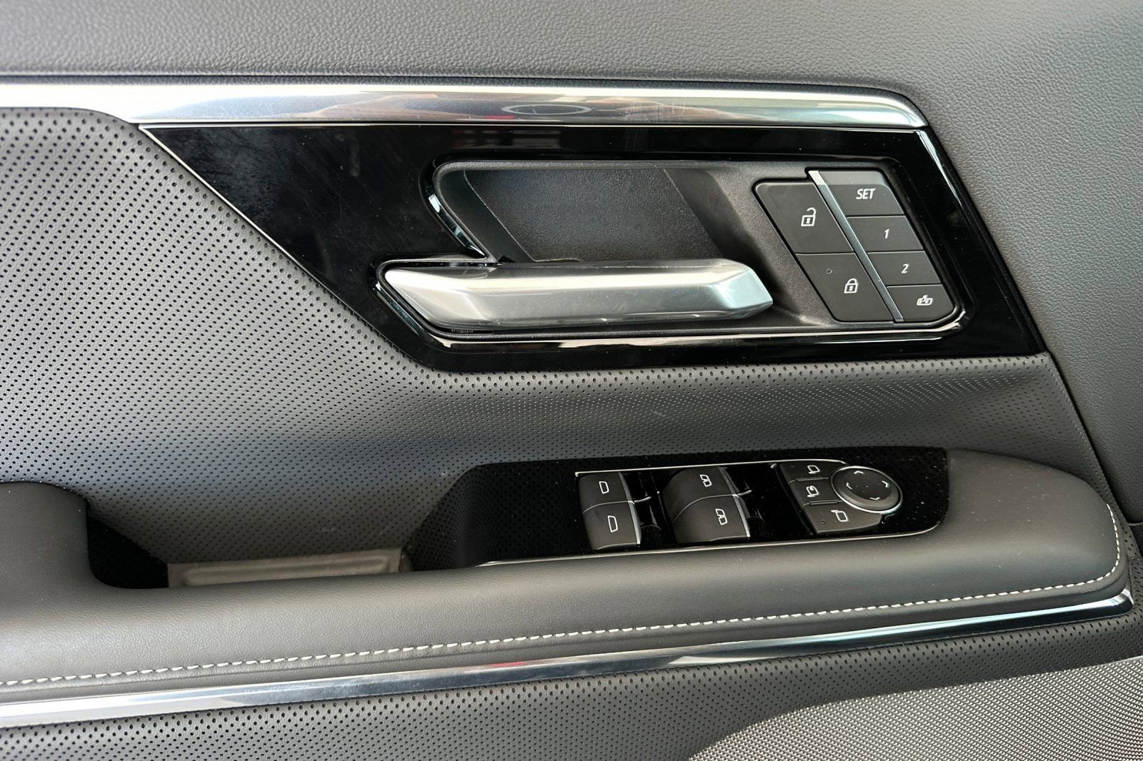 2025 GMC Sierra EV Denali - Photo 12