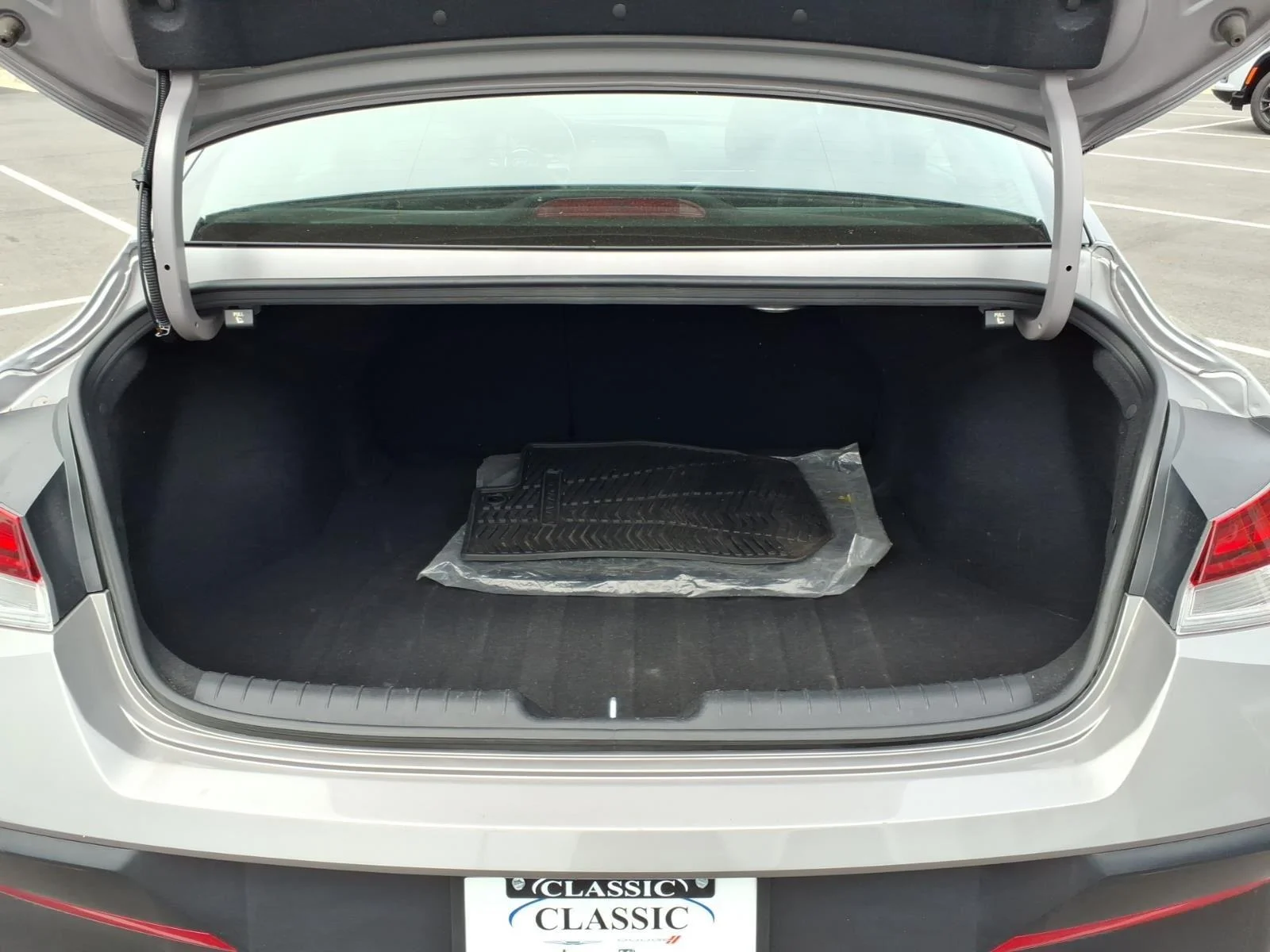 Used 2025 Fluid Metal Hyundai Limited image 33