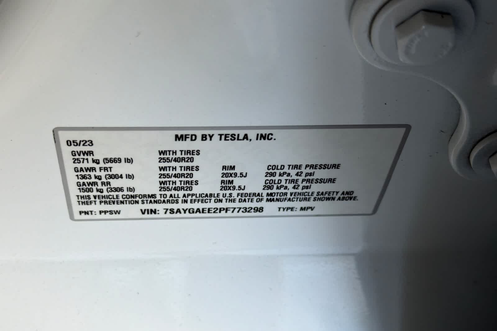 Used 2023 White Tesla  image 32