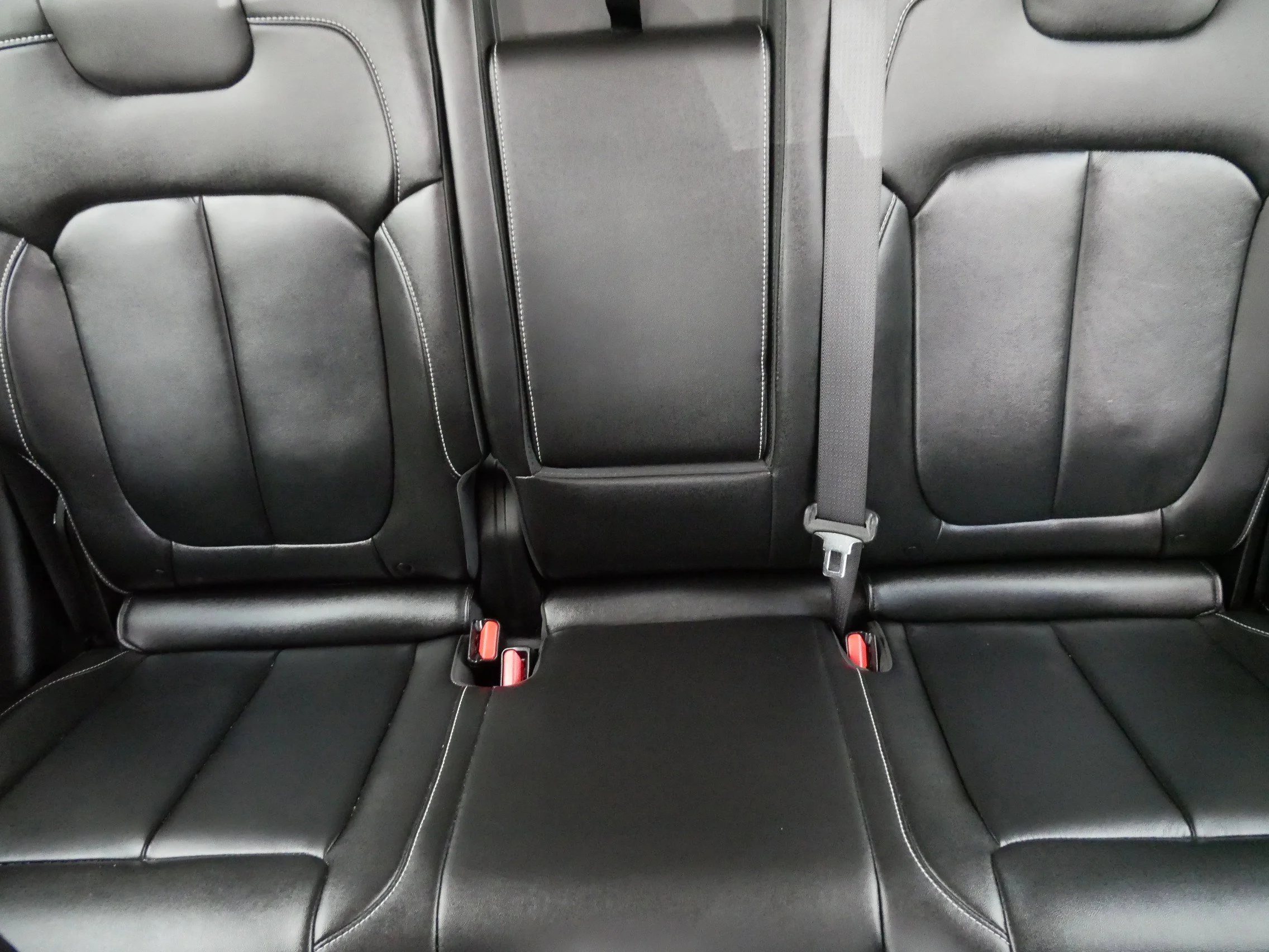 Used 2023 Rocky Mountain Pearlcoat Jeep Limited image 13