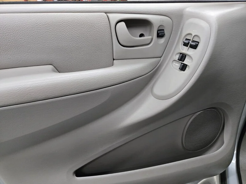 Used 2003 Silver Chrysler LX image 15