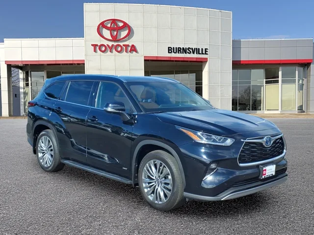Certified Pre-Owned 2025 Toyota Highlander Hybrid XLE 4D Sport