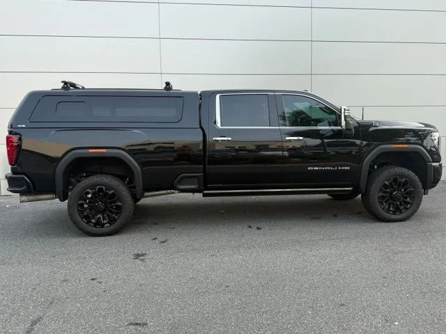 Used 2025 Onyx Black GMC Denali Ultimate image 2