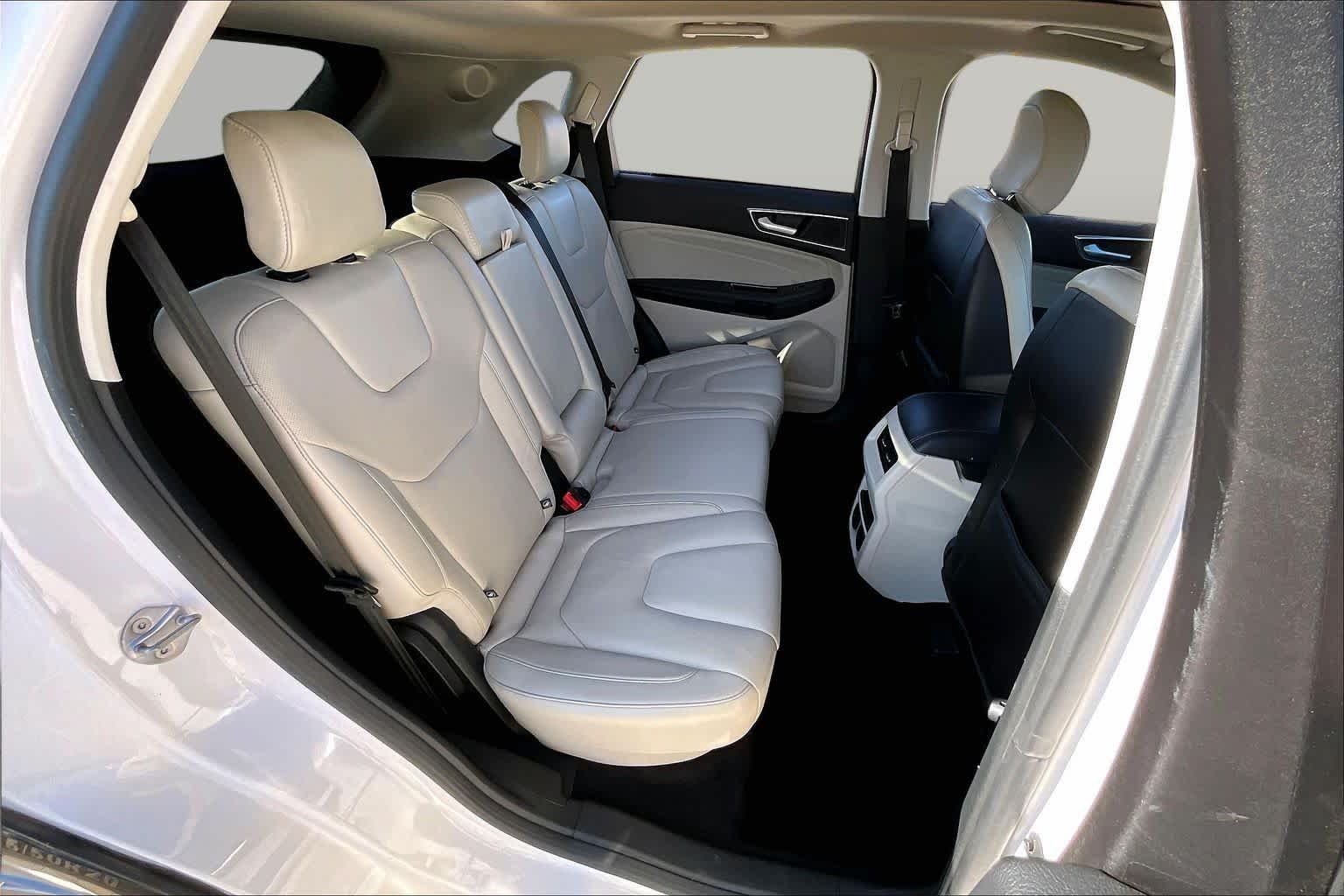 Used 2018 White Platinum Metallic Tri-Coat Ford Titanium image 19