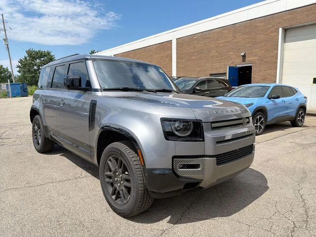 Used 2021 Gray Land Rover X-Dynamic SE image 11