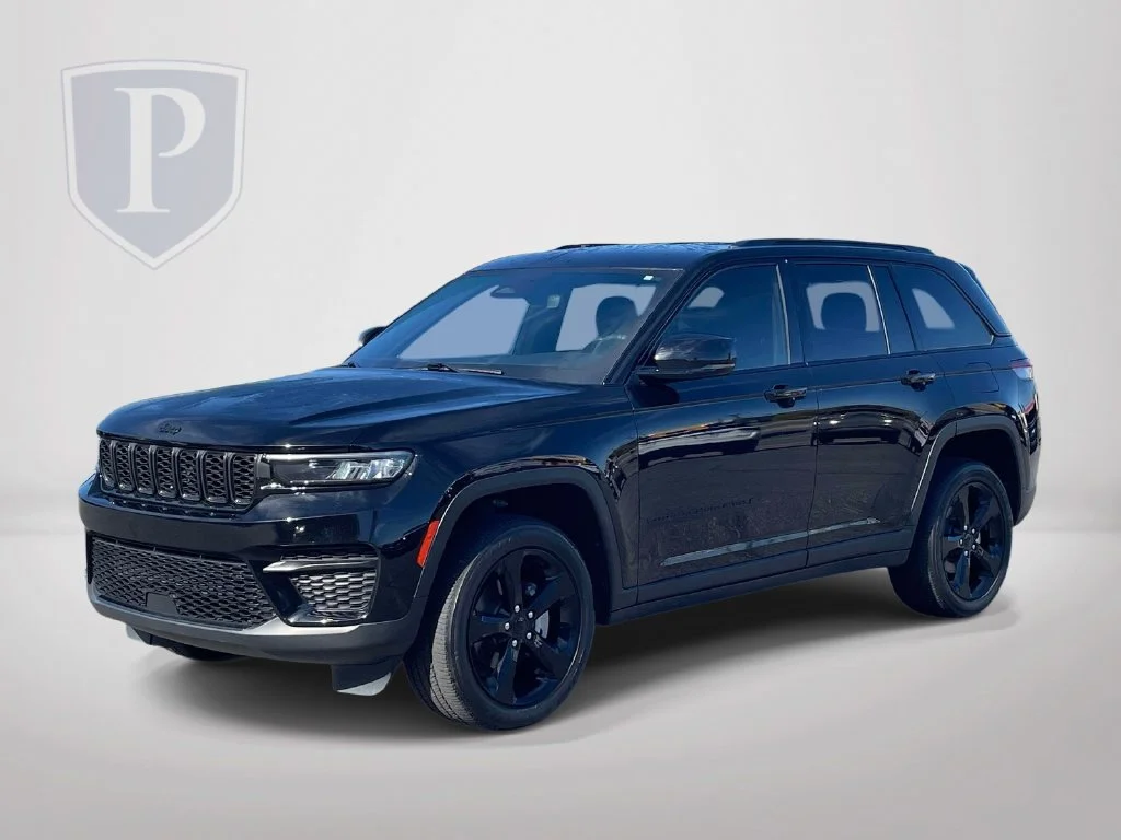 Used 2023 Black Jeep Altitude image 4