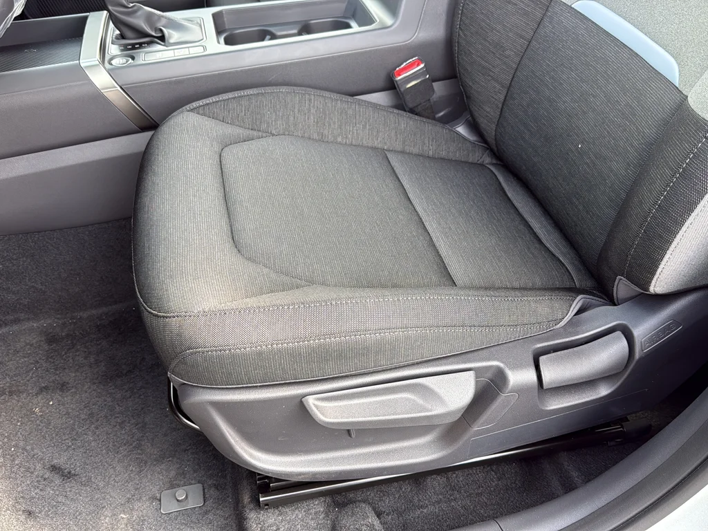 New 2027 Ivory Silver Kia LX image 27