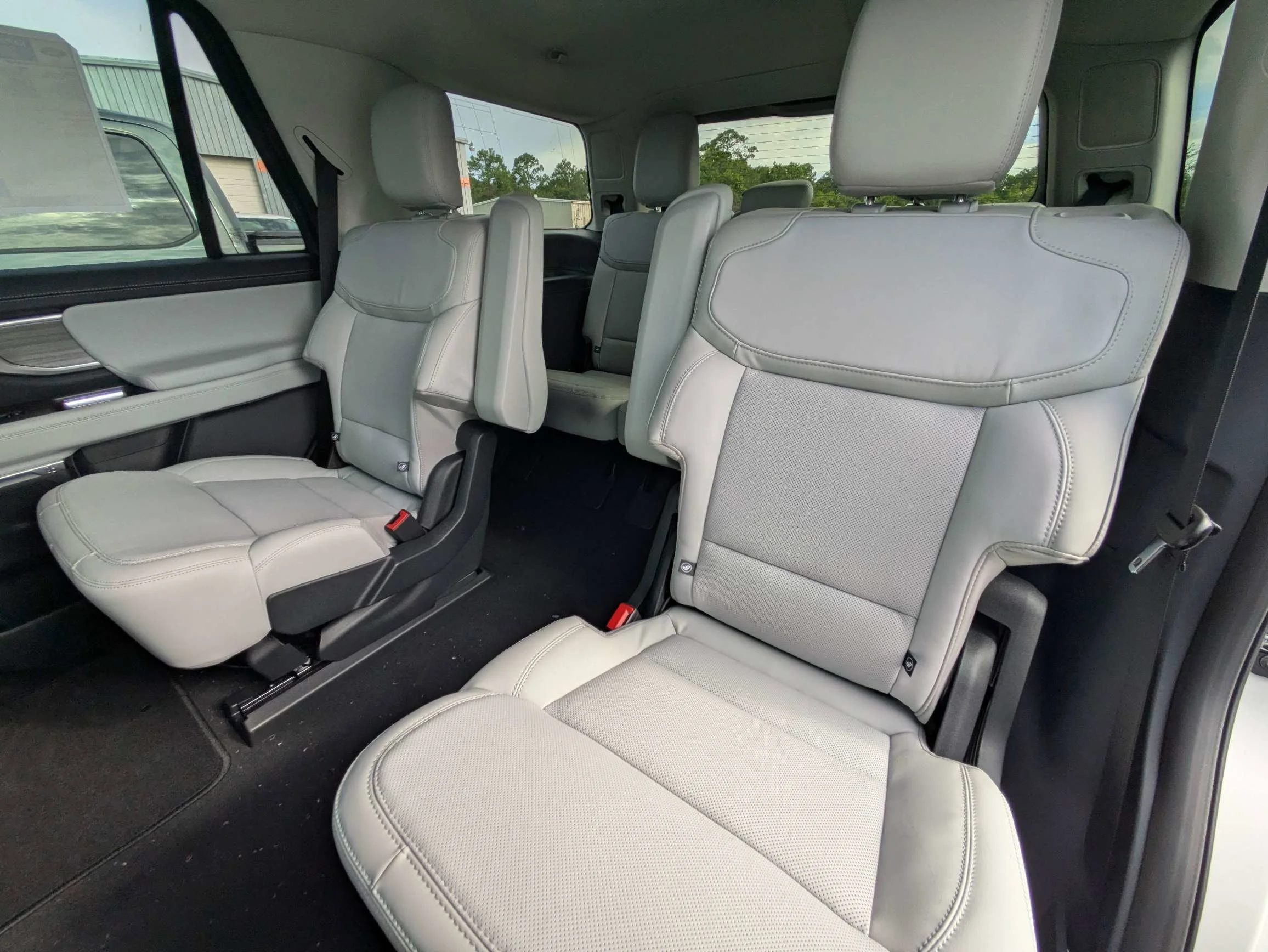 New 2026 Star White Metallic Tri-Coat Ford Platinum® image 19