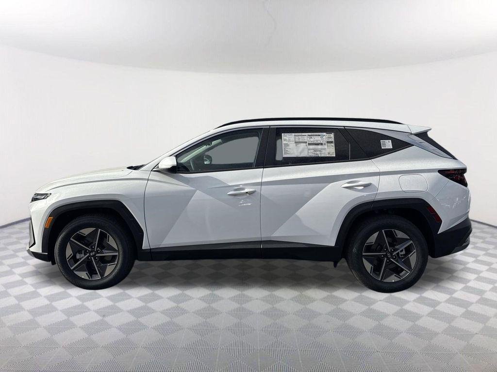 New 2026 White Hyundai SEL FWD image 7
