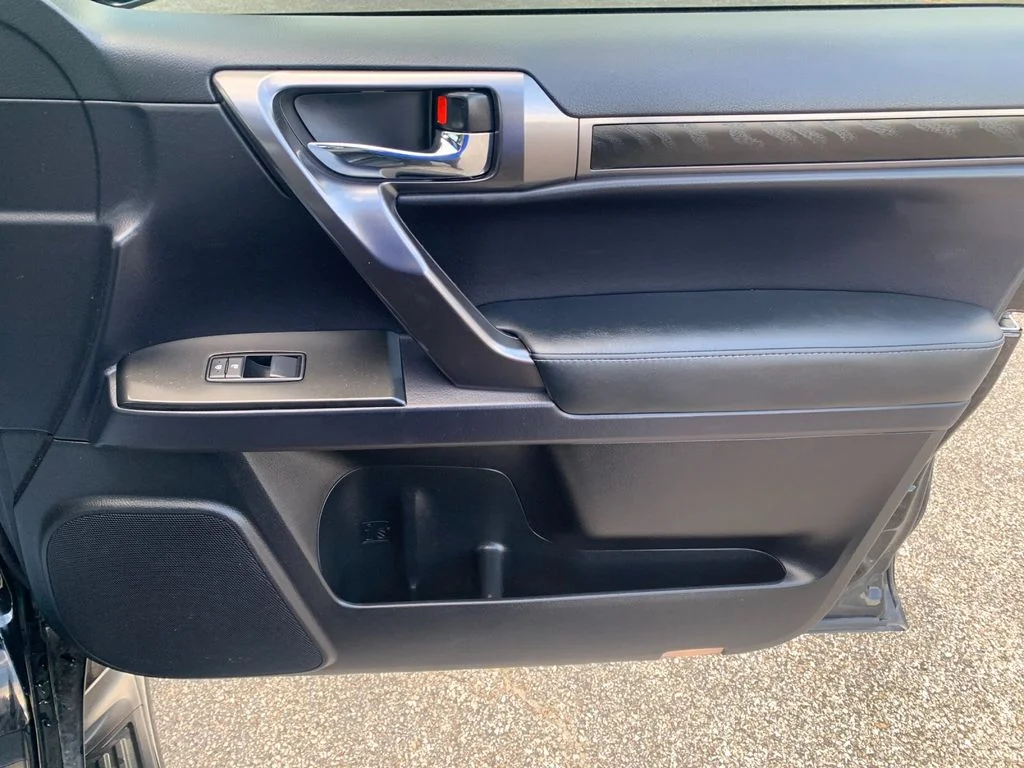 Used 2023 Black Lexus 460 image 21