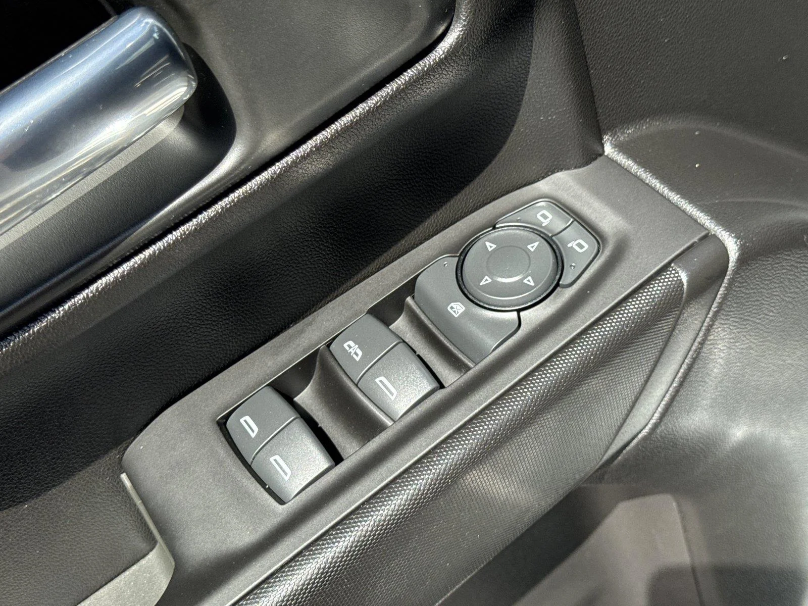 Used 2022 Summit White Chevrolet Custom image 18