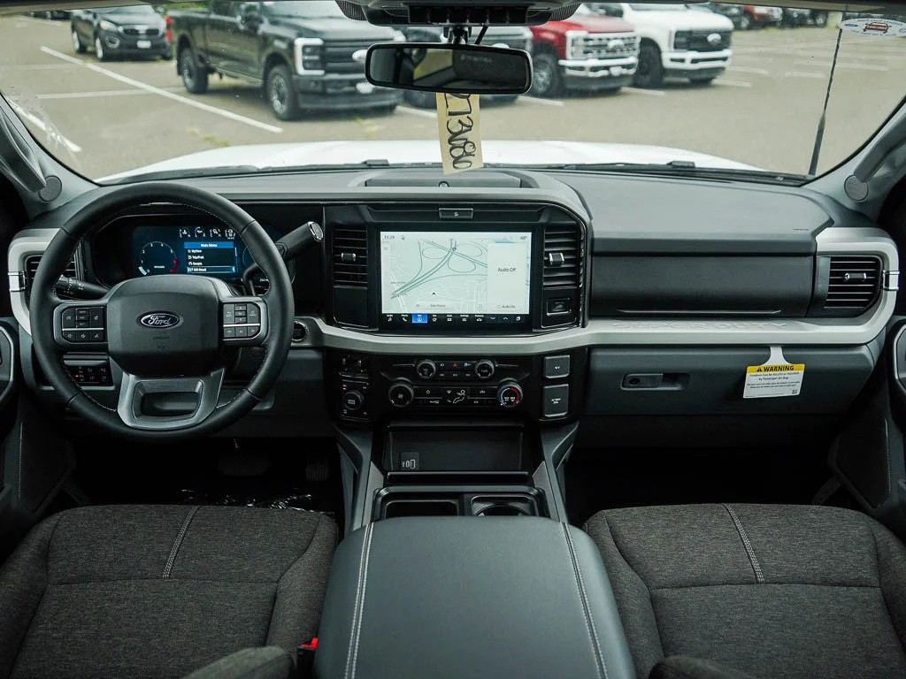 New 2027 Oxford White Ford F-350® XLT image 15