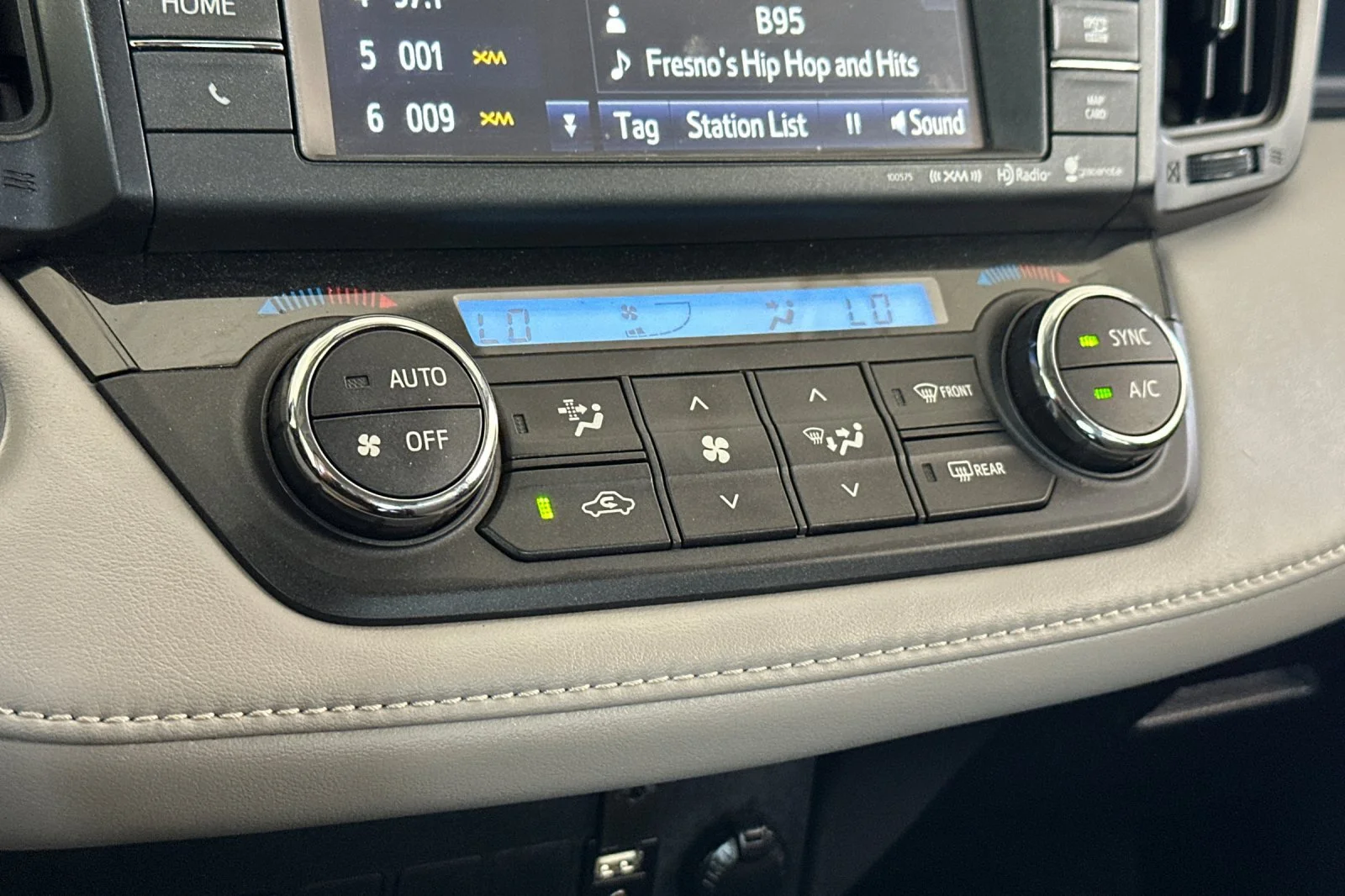 Used 2016  Toyota XLE image 21
