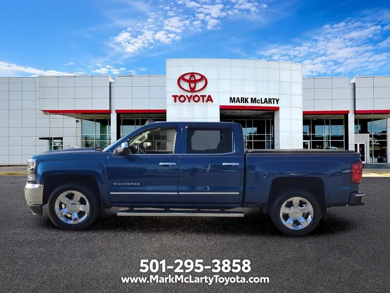 Used 2018 Deep Ocean Blue CHEVROLET 4WD CREW CAB 143.5" LTZ W/1LZ image 2