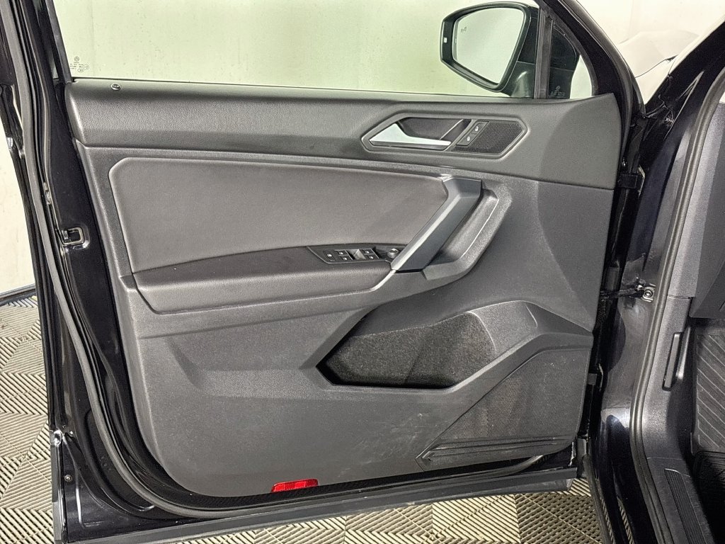 Used 2019 Deep Black Volkswagen 2.0T SE image 10