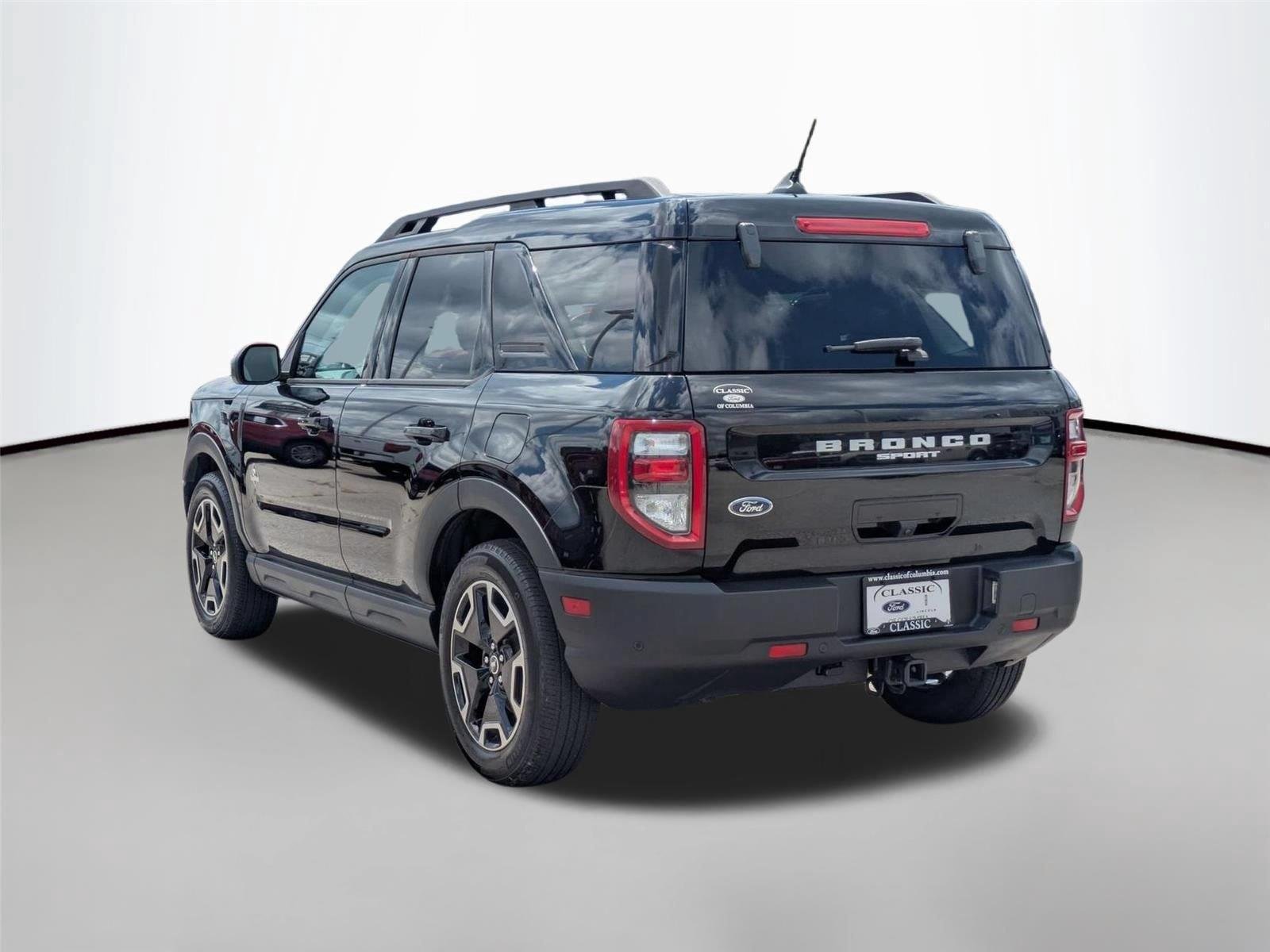 Used 2023 Shadow Black Ford Outer Banks image 7