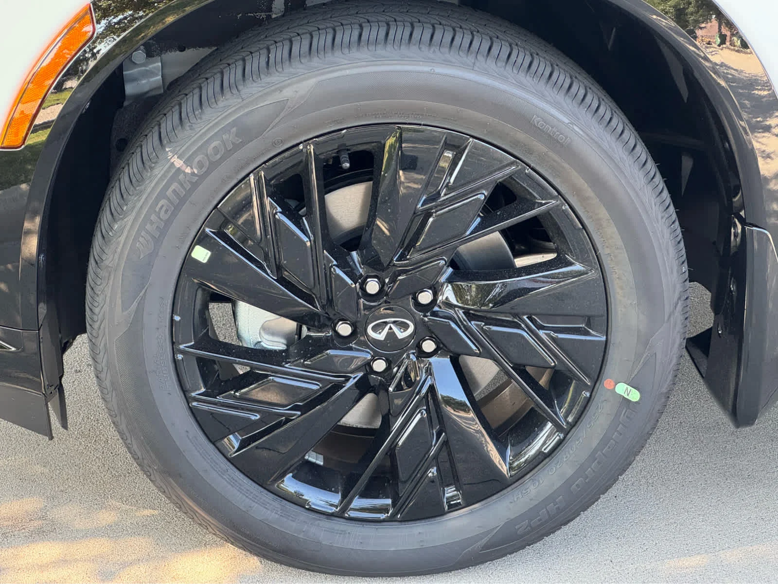 New 2027 2T RAD WHT INFINITI Sport AWD image 7