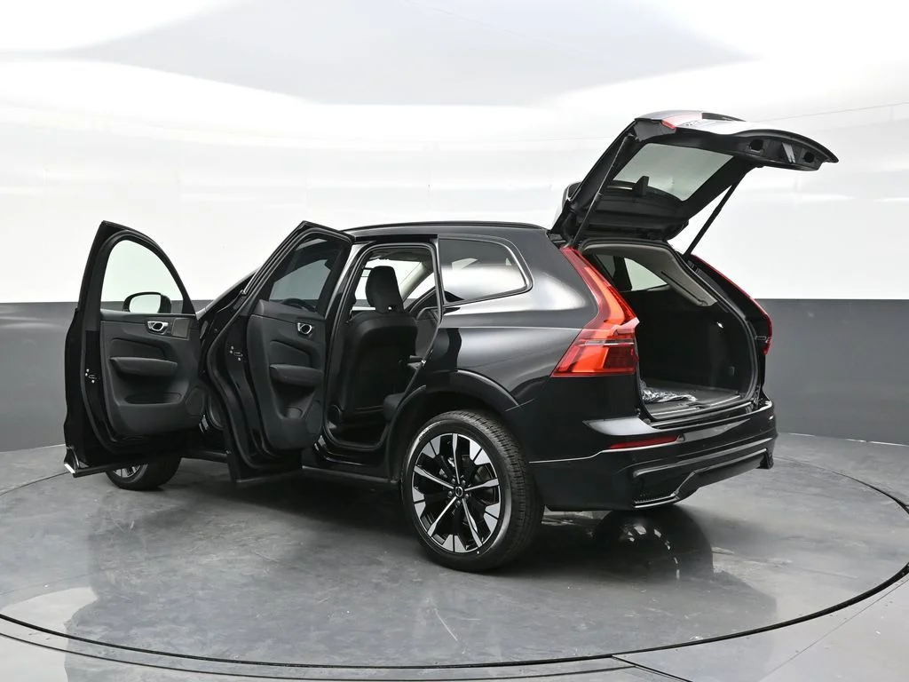 2026 Volvo XC60 Plus - Photo 32