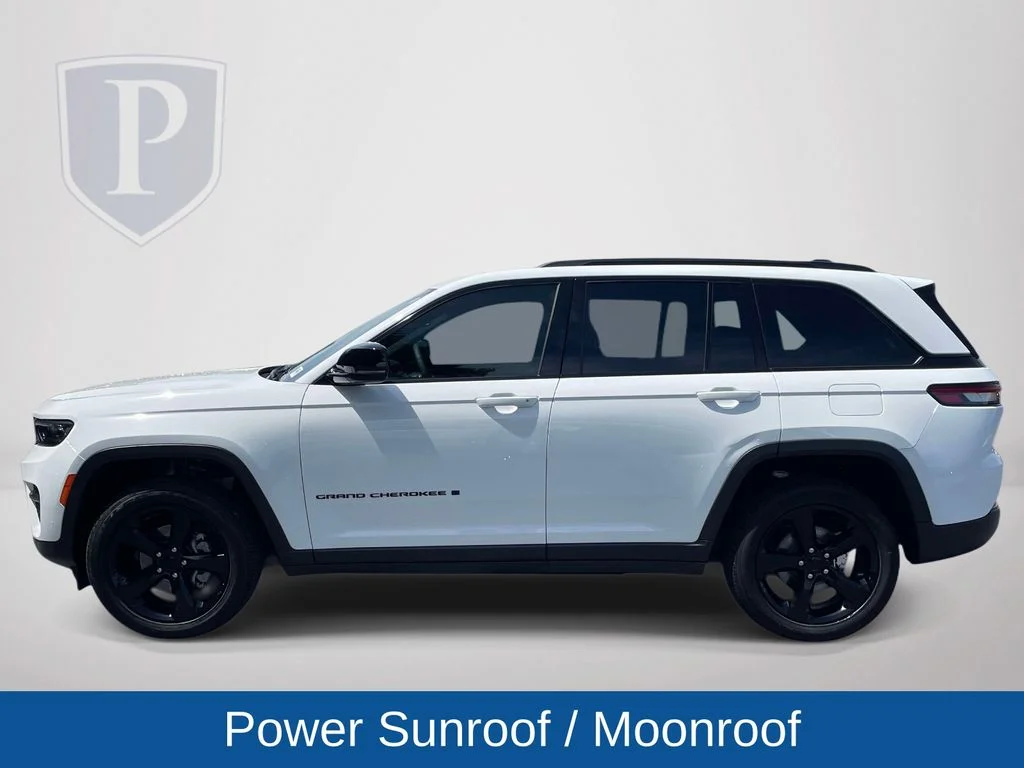 Used 2023 White Jeep Altitude X image 5