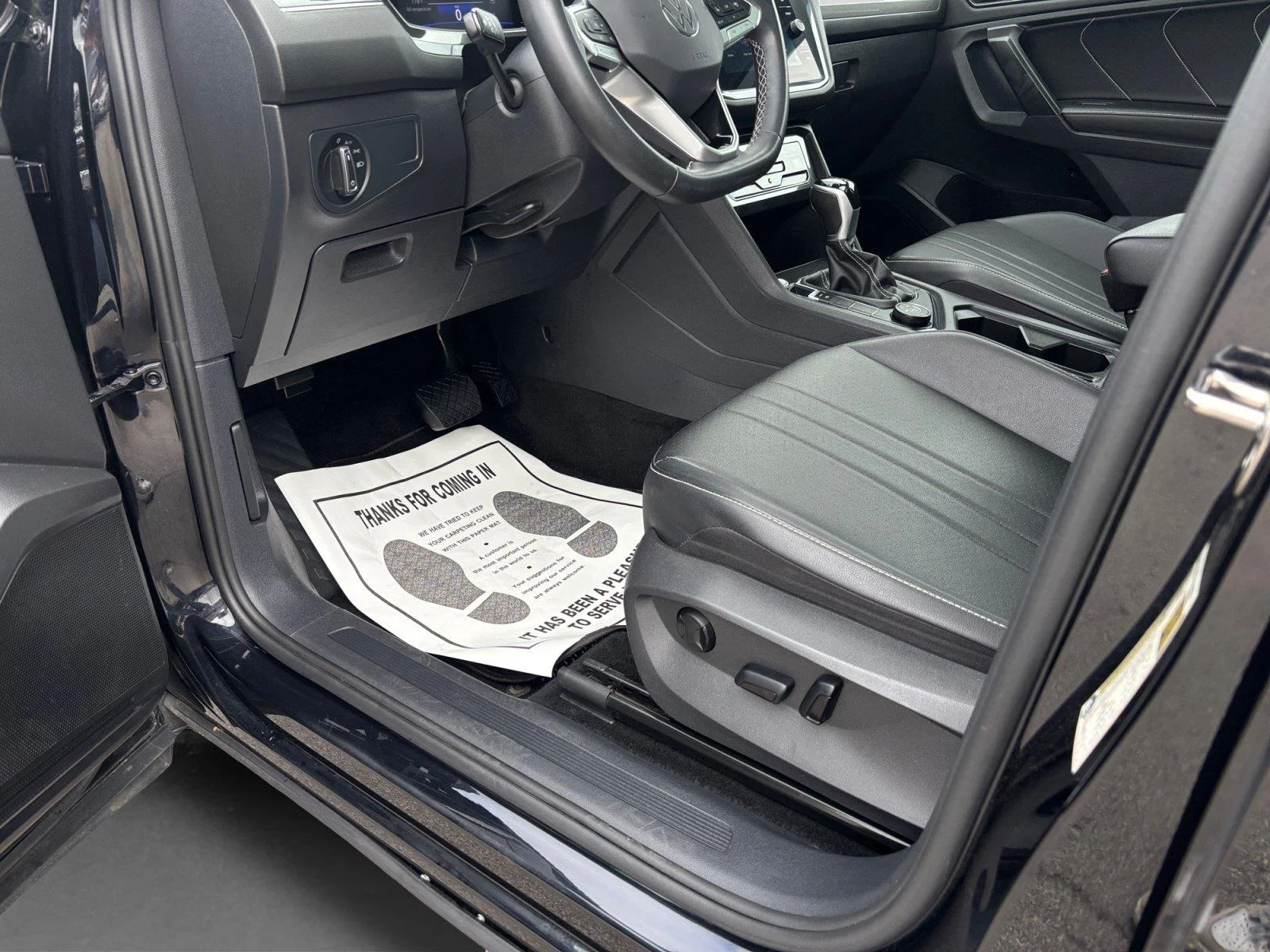 2023 Volkswagen Tiguan SE - Photo 38