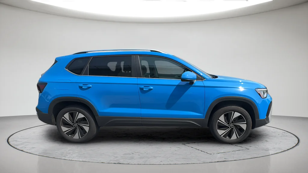Used 2025 Blue Volkswagen 1.5T SE image 3