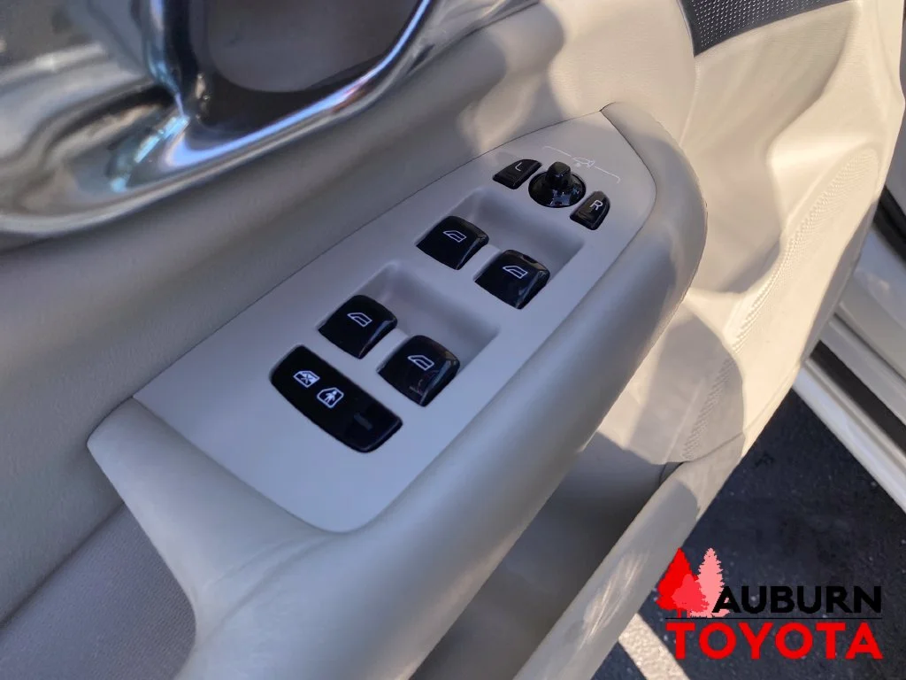 Used 2020 Birch Light Metallic Volvo T8 Inscription image 10