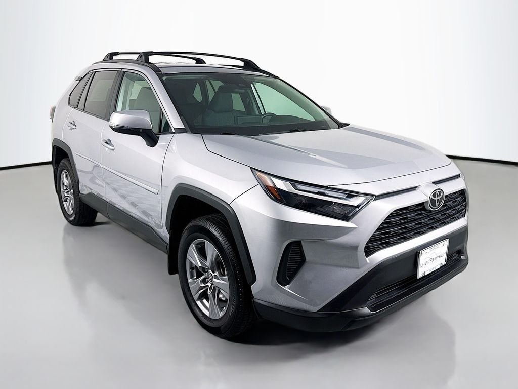 Used 2022 Silver Toyota XLE image 7