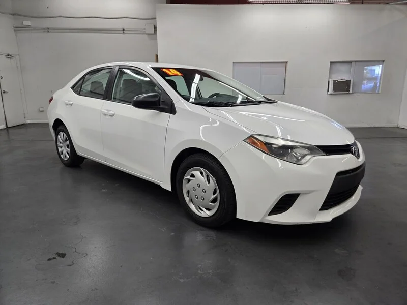 Used 2014 SUPER WHITE Toyota L image 4