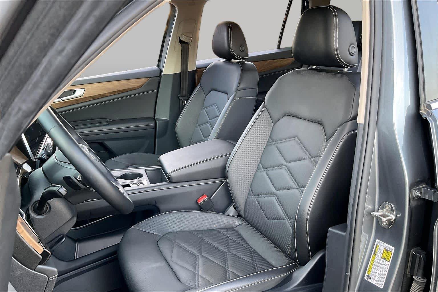 Used 2025 Platinum Gray Metallic Volkswagen 2.0T SE image 7