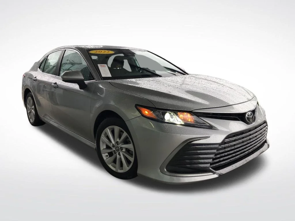 Used 2022 Silver Toyota LE image 5