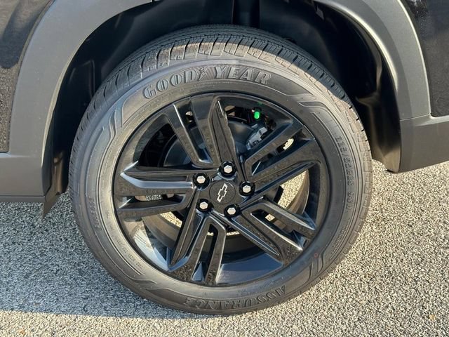 New 2026 Mosaic Black Metallic Chevrolet ACTIV image 4