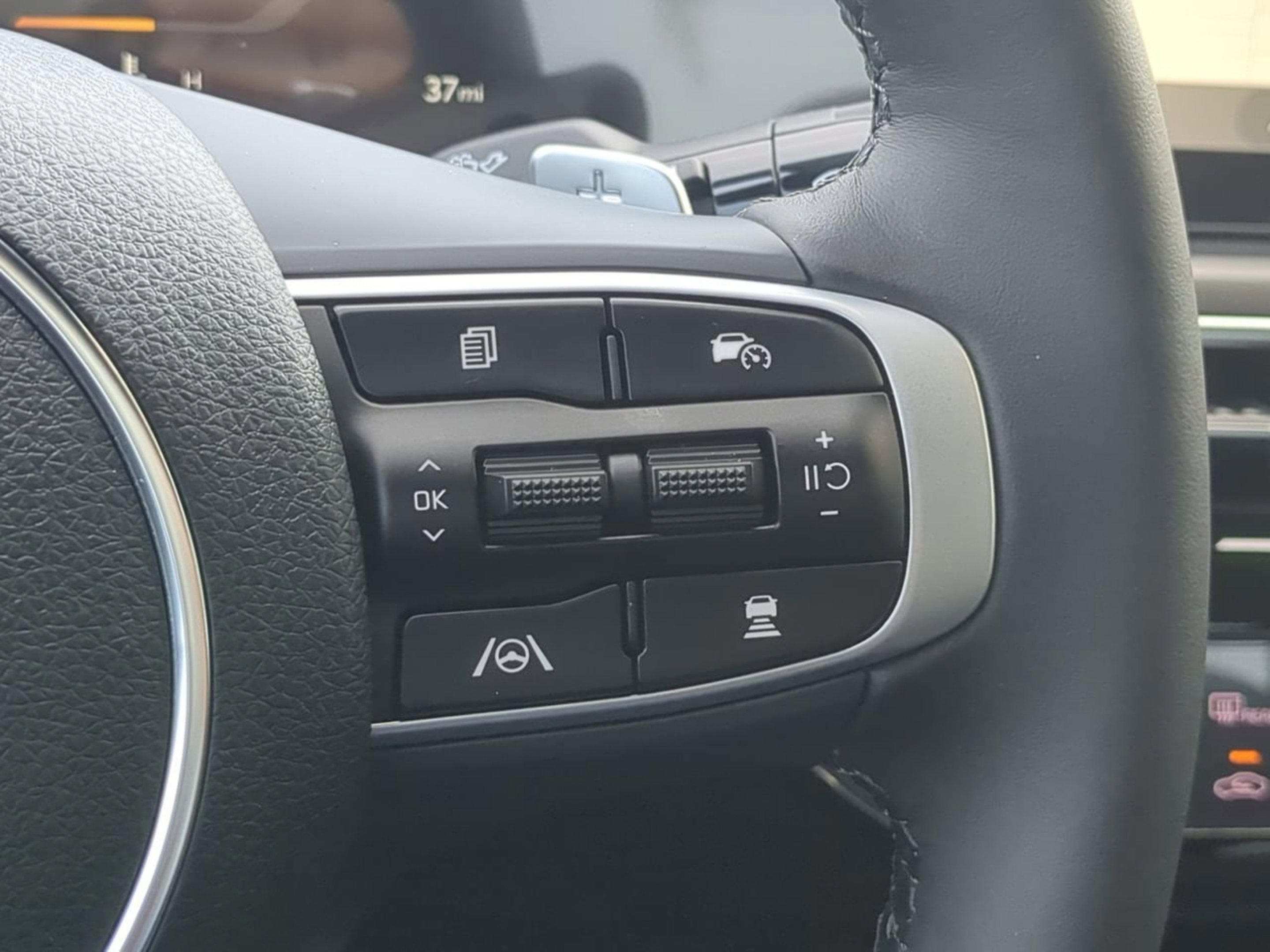 New 2026 Wolf Gray Kia GT image 26
