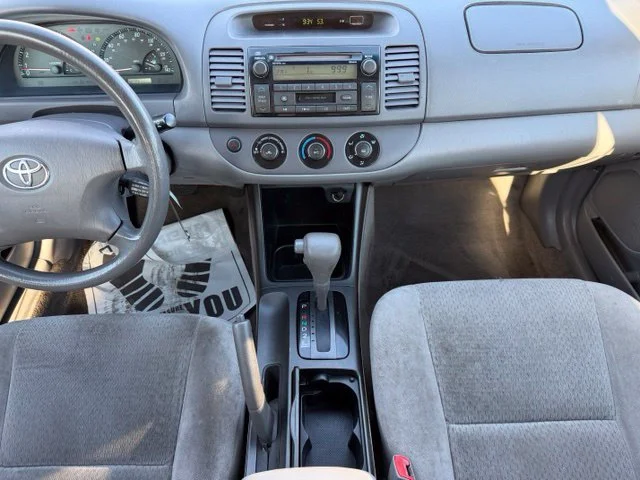 Used 2004 Silver Toyota LE image 20