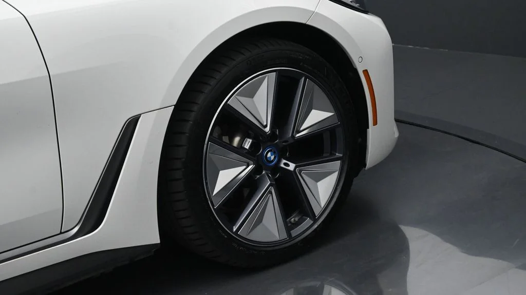 2023 BMW i4 35 - Photo 6