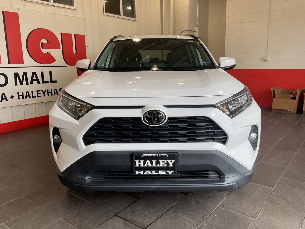 Used 2021 White Toyota XLE image 3
