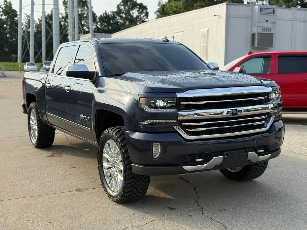 Used 2018 Blue Chevrolet LTZ image 4