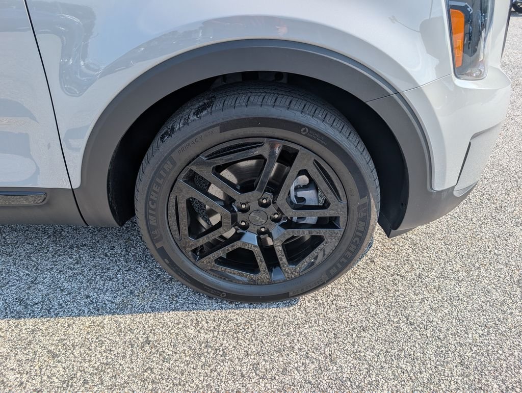 Used 2025 Gray Kia SX X-Line image 28