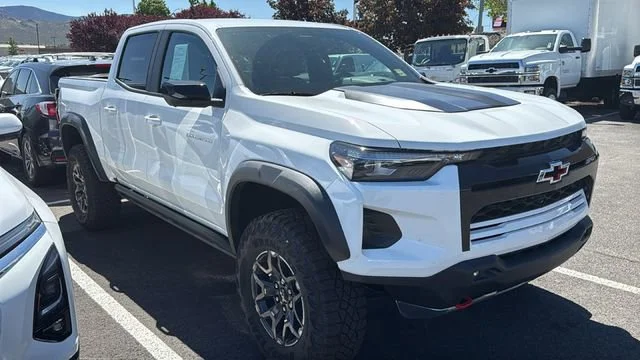 2026 Chevrolet Colorado ZR2 - Photo 2